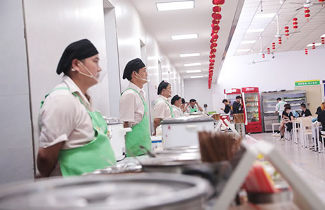 食堂掌勺的大厨